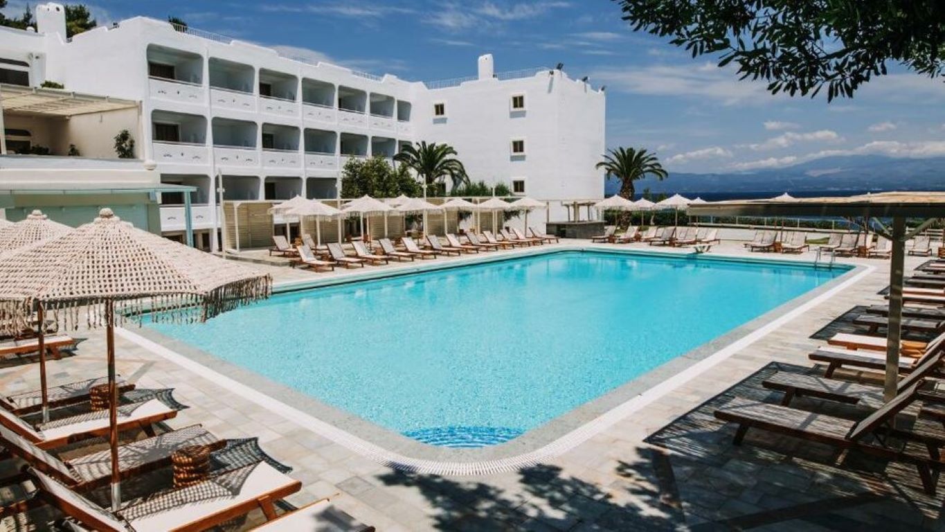 Brown Beach Chalkida Hotel-Bazen.jpg