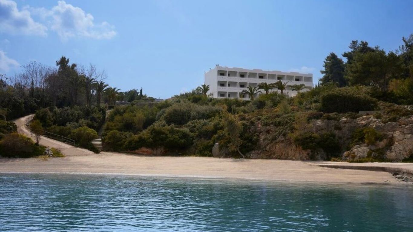 Brown Beach Chalkida-Plaza.jpg