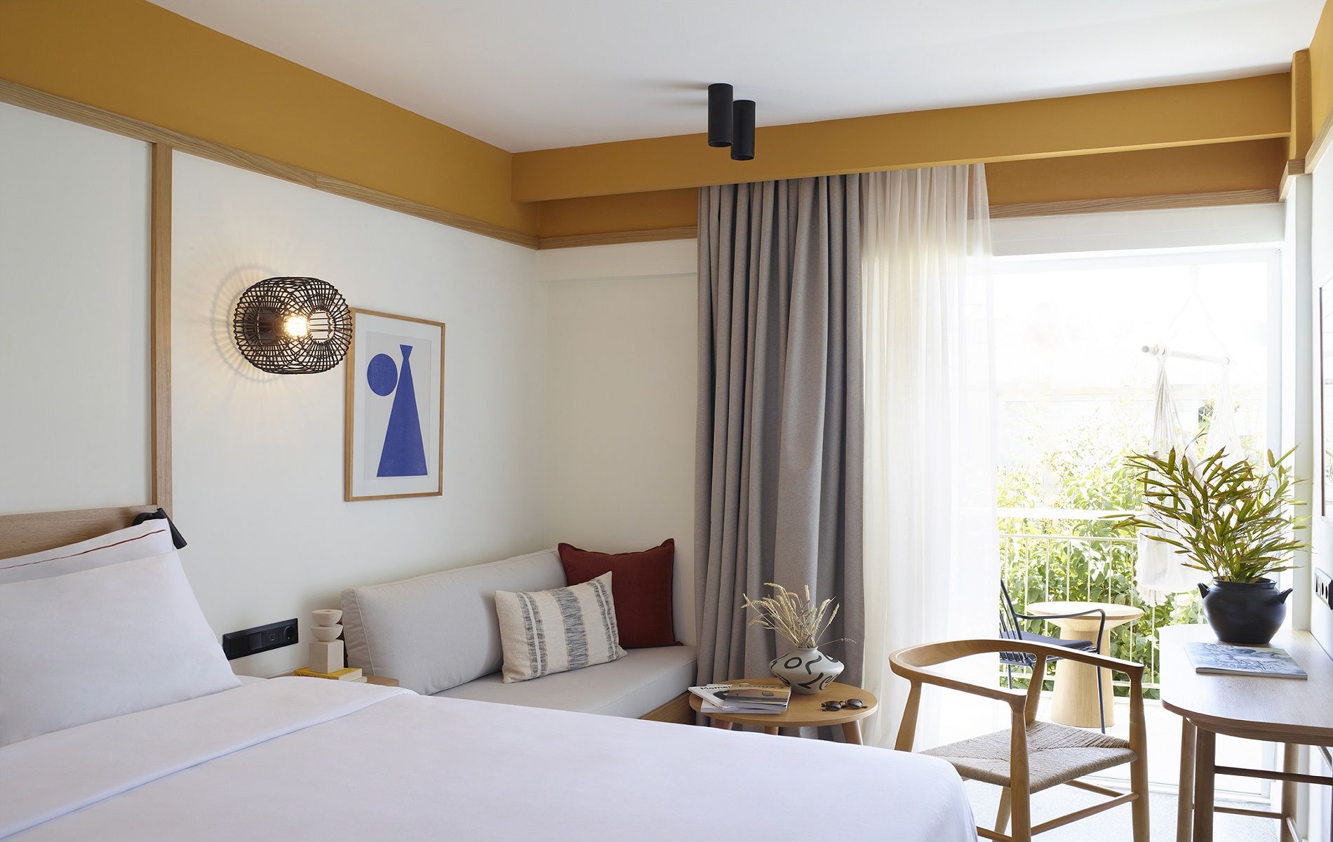 Brown Beach Eretria Hotel-Classic soba pogled basta.jpg