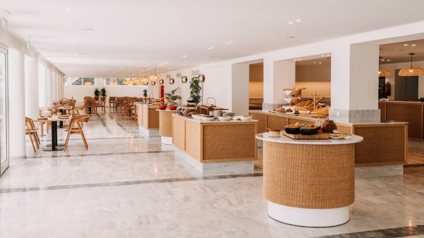 Brown Beach Eretria-Recepcija.jpg