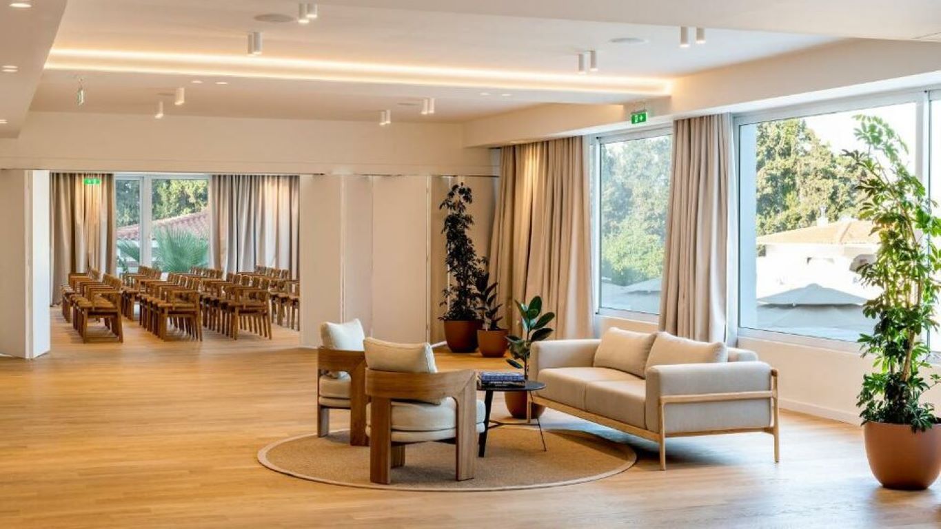 Brown Beach eretria Hotel-Lobby.jpg