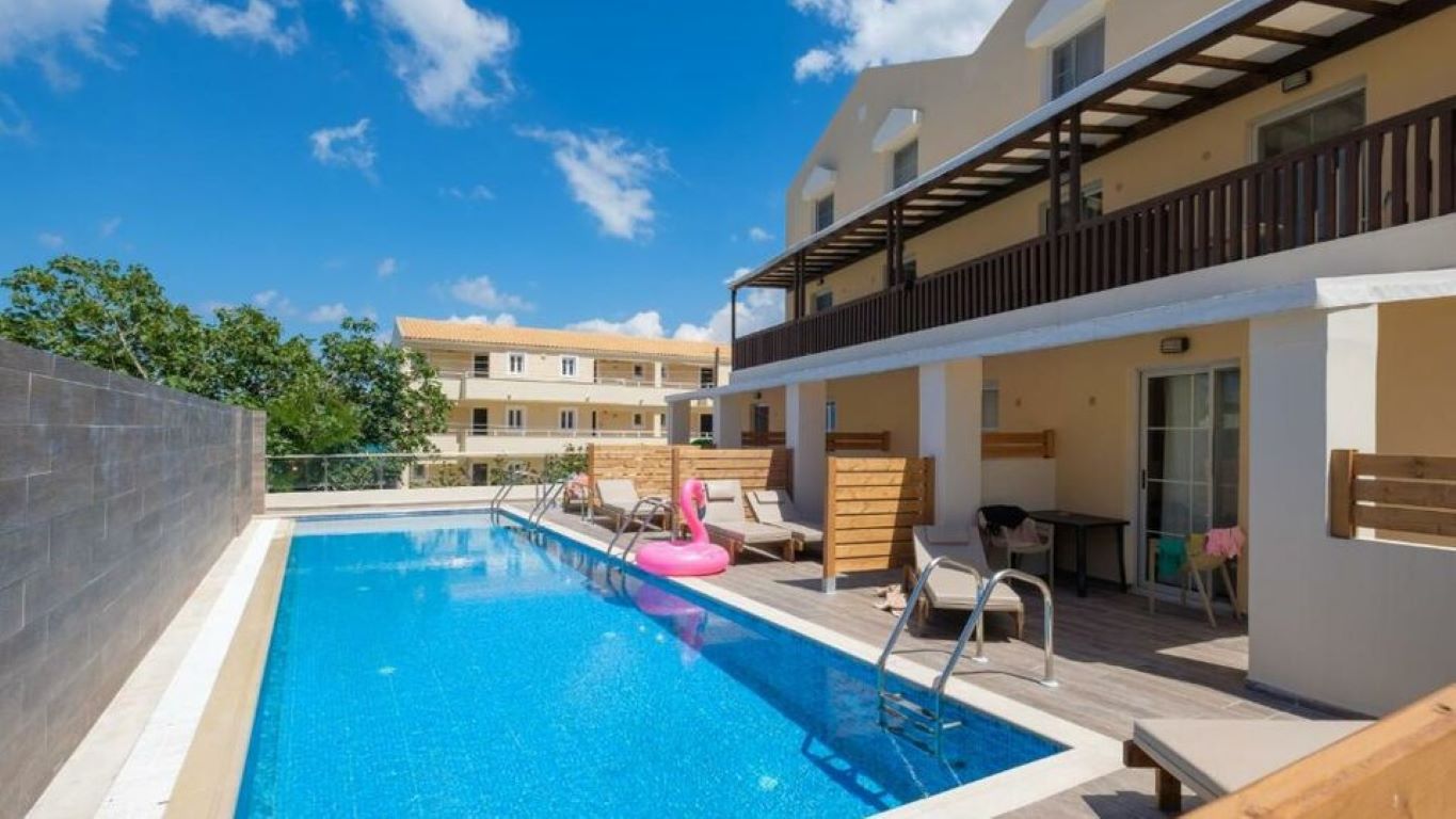 Akron Seascape Resort Hotel-Premium swim up soba.jpg