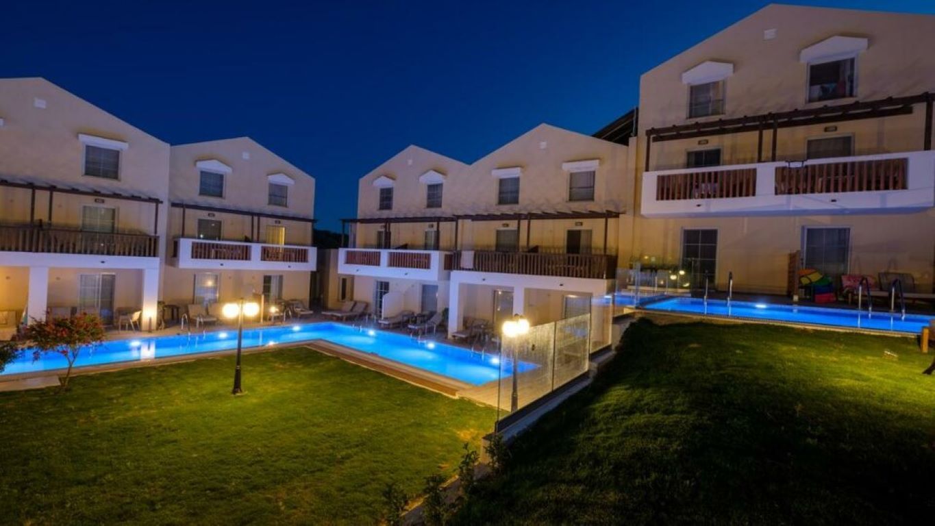 Hotel Akron Seascape Resort-Nocni izgled.jpg