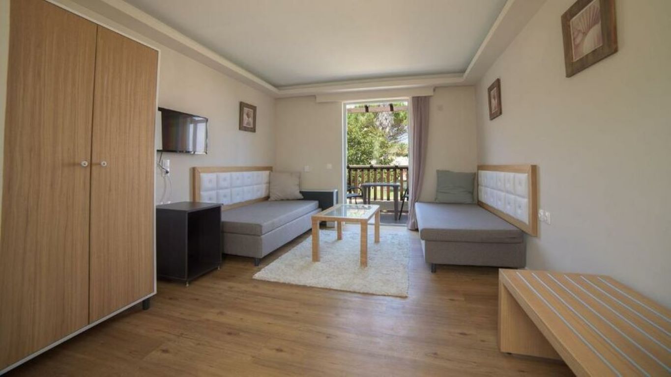 Hotel Akron Seascape Resort-Superior porodican suite.jpg