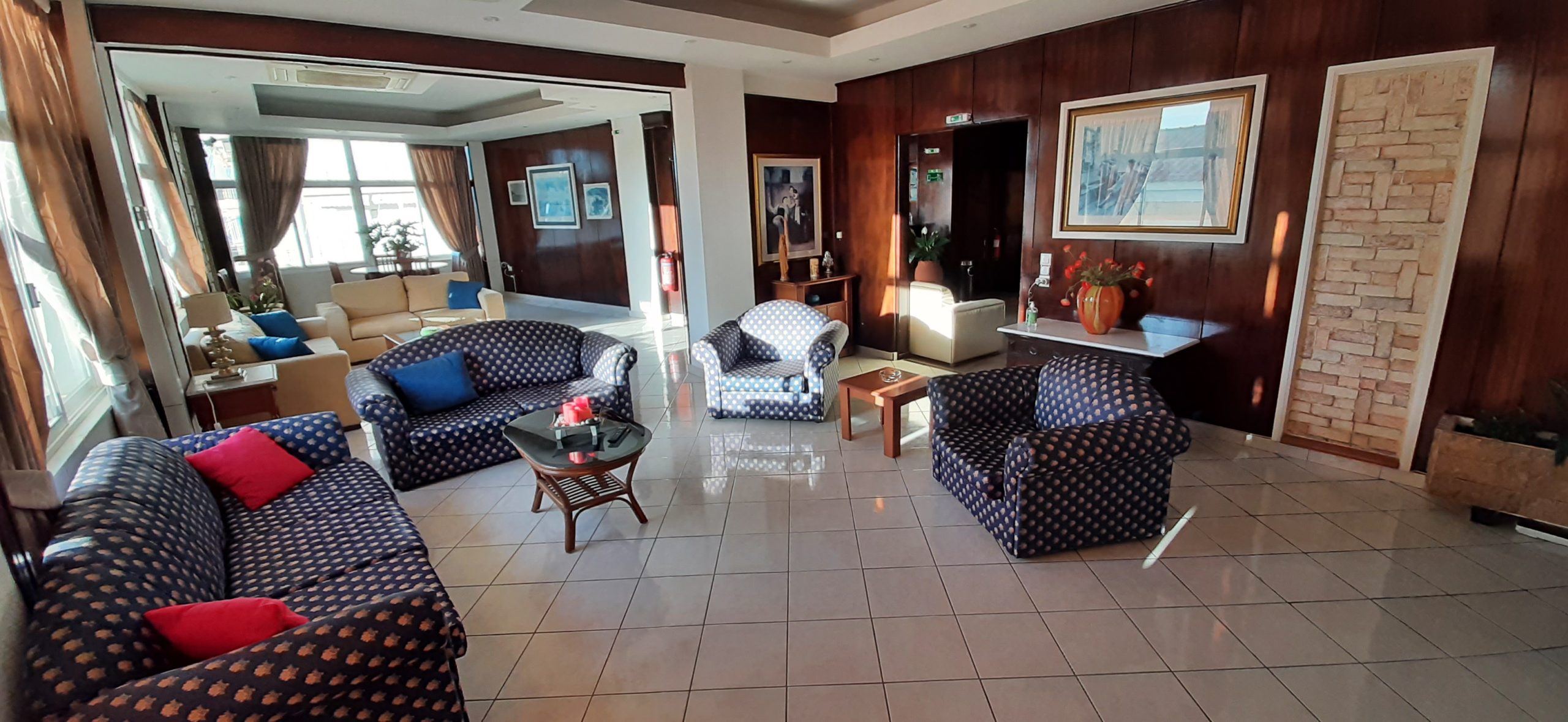 Hotel Mitho-Lobby.jpg