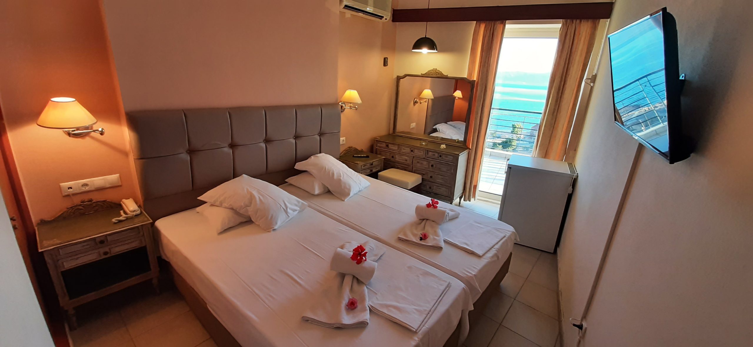Hotel Mitho-Standardna soba pogled more.jpg