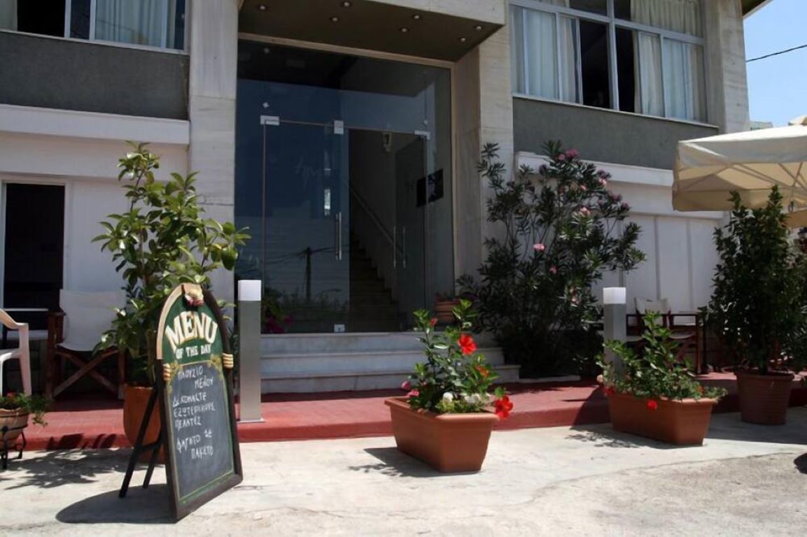Hotle Mitho-Ulaz u hotel.jpg