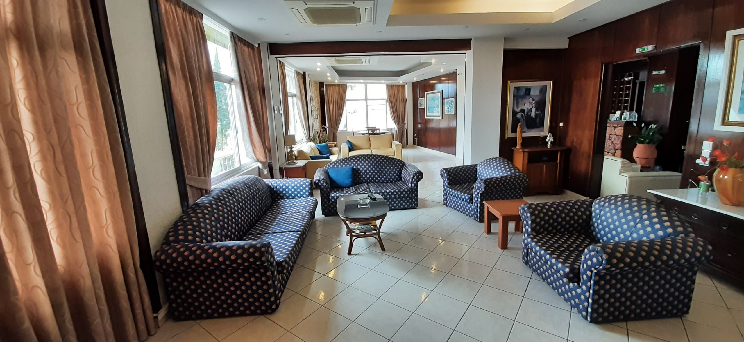 Mitho Hotel-Lobby.jpg