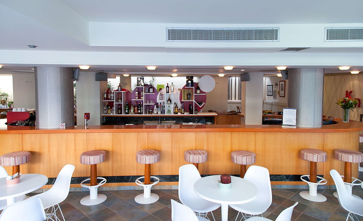 Flisvos Royal Hotel-Lobby bar.jpg