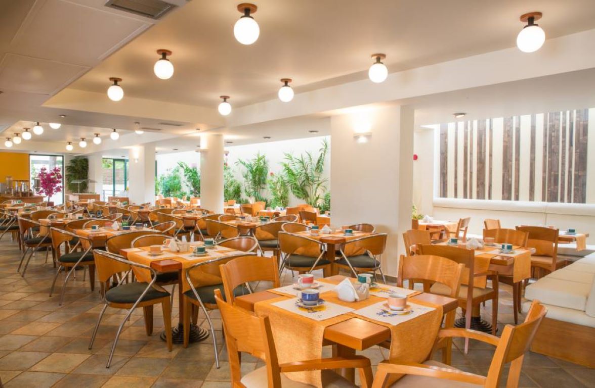 Hotel Flisvos Royal-Restoran.jpg