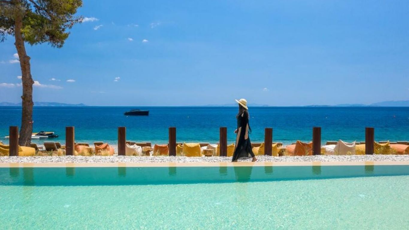 Isla Brown Corinthia-Bazen.jpg