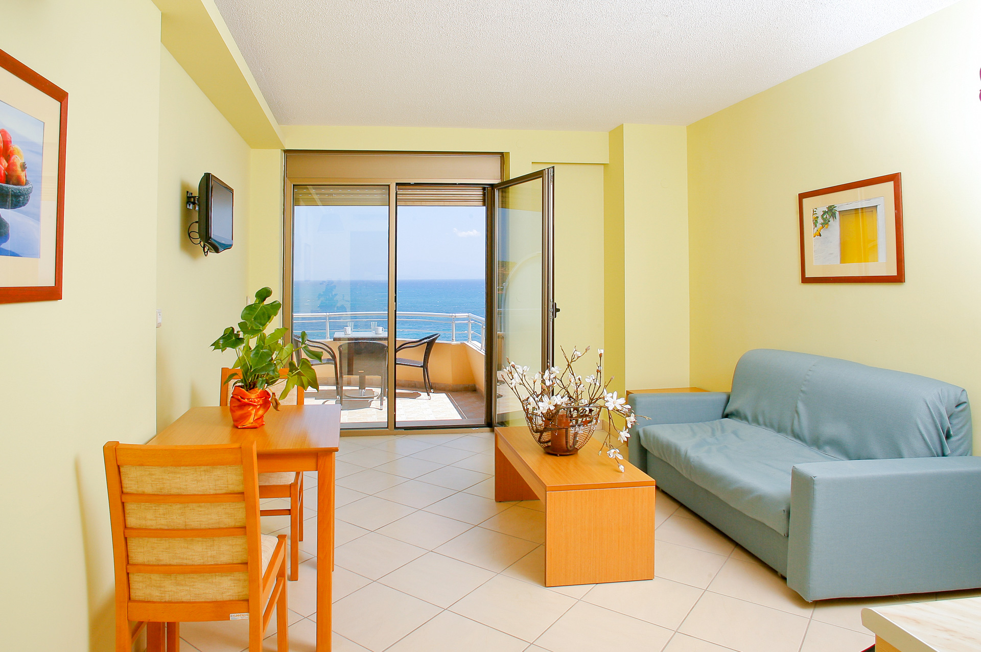 Aegean Drema Hotel-Dvosobni apartman pogled more.jpg