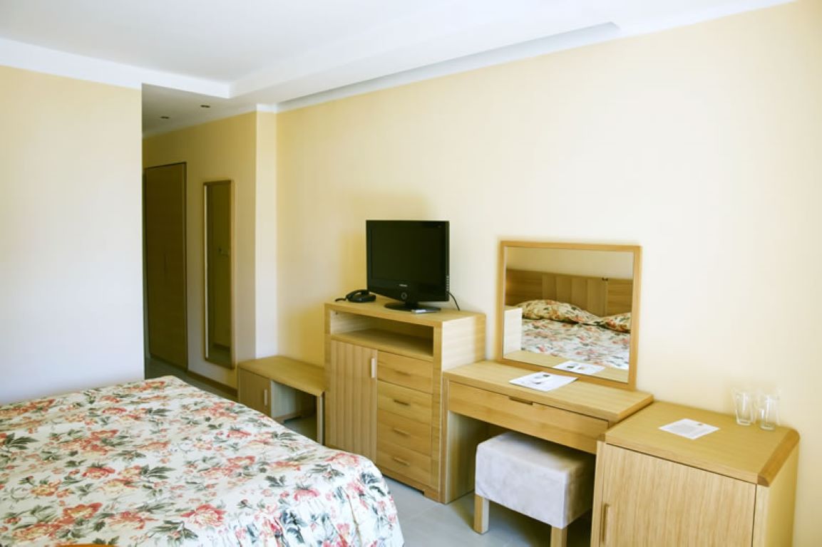 Oasis Nesebar-Standardna soba.jpg