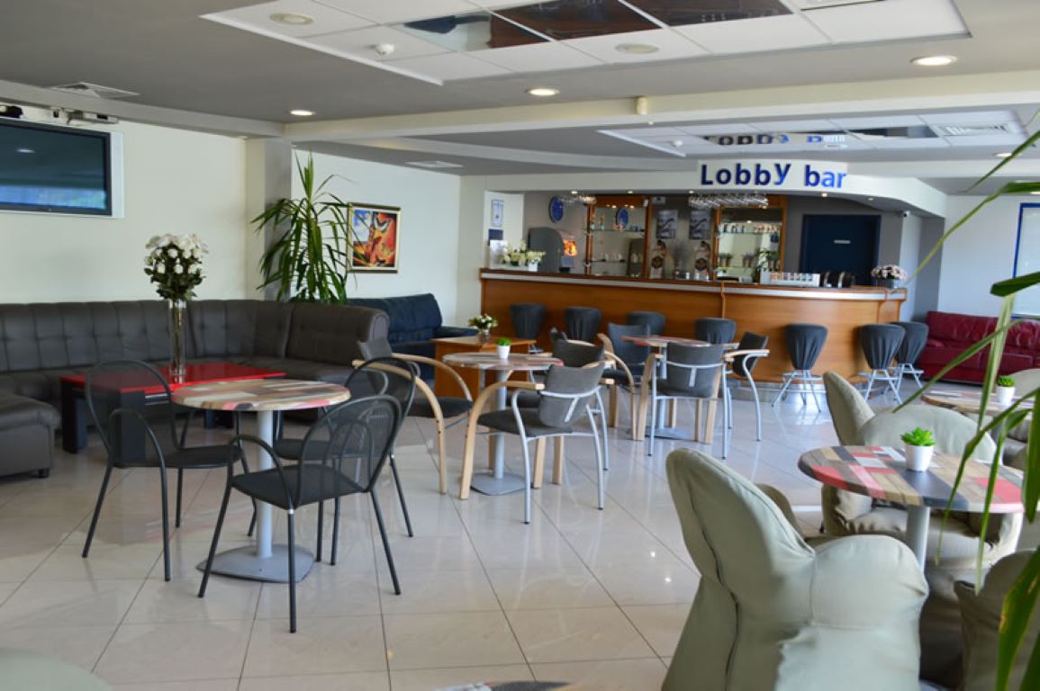 Hotel Aquamarine-Lobby bar.jpg