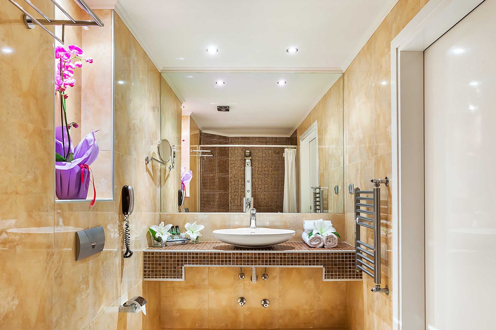 Hotel Elinotel Apolamare bathroom 1.jpg