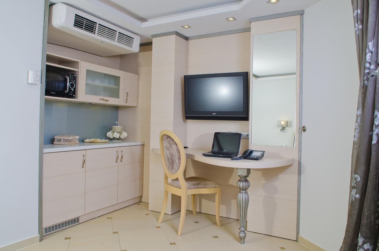 Hotel Elinotel Apolamare deluxe suite 3.jpg