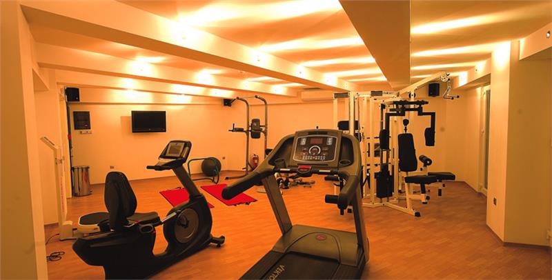 Hotel Elinotel Apolamare gym.jpg