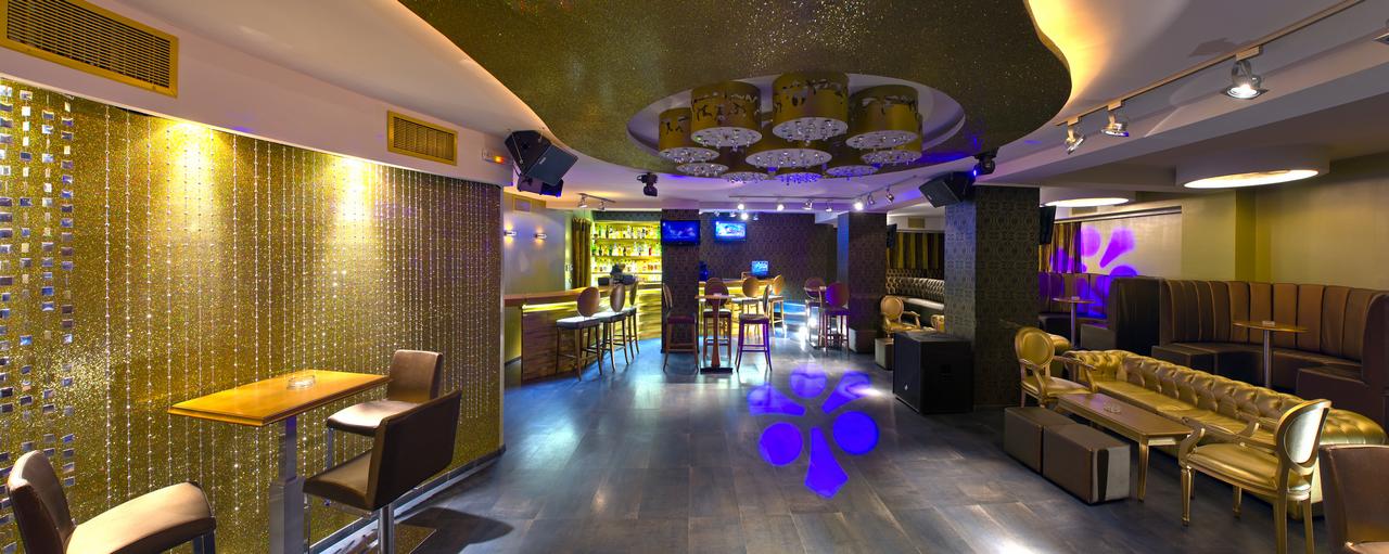 Hotel Elinotel Apolamare night club.jpg