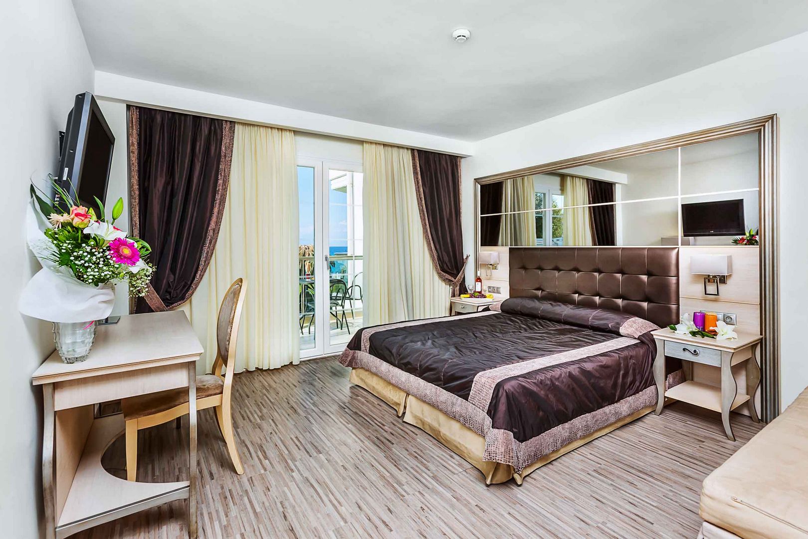 Hotel Elinotel Apolamare superior double room 1.jpg