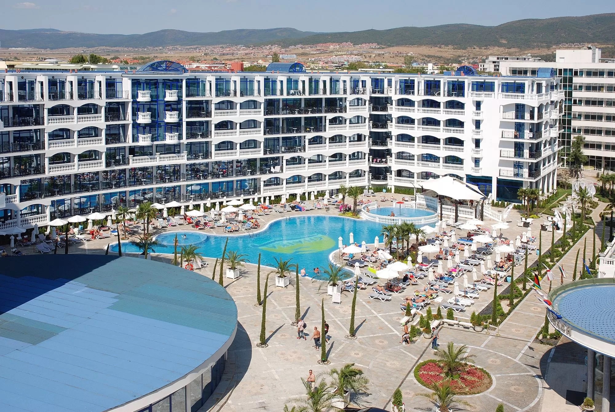Chaika Beach Resort-Bazeni.jpg