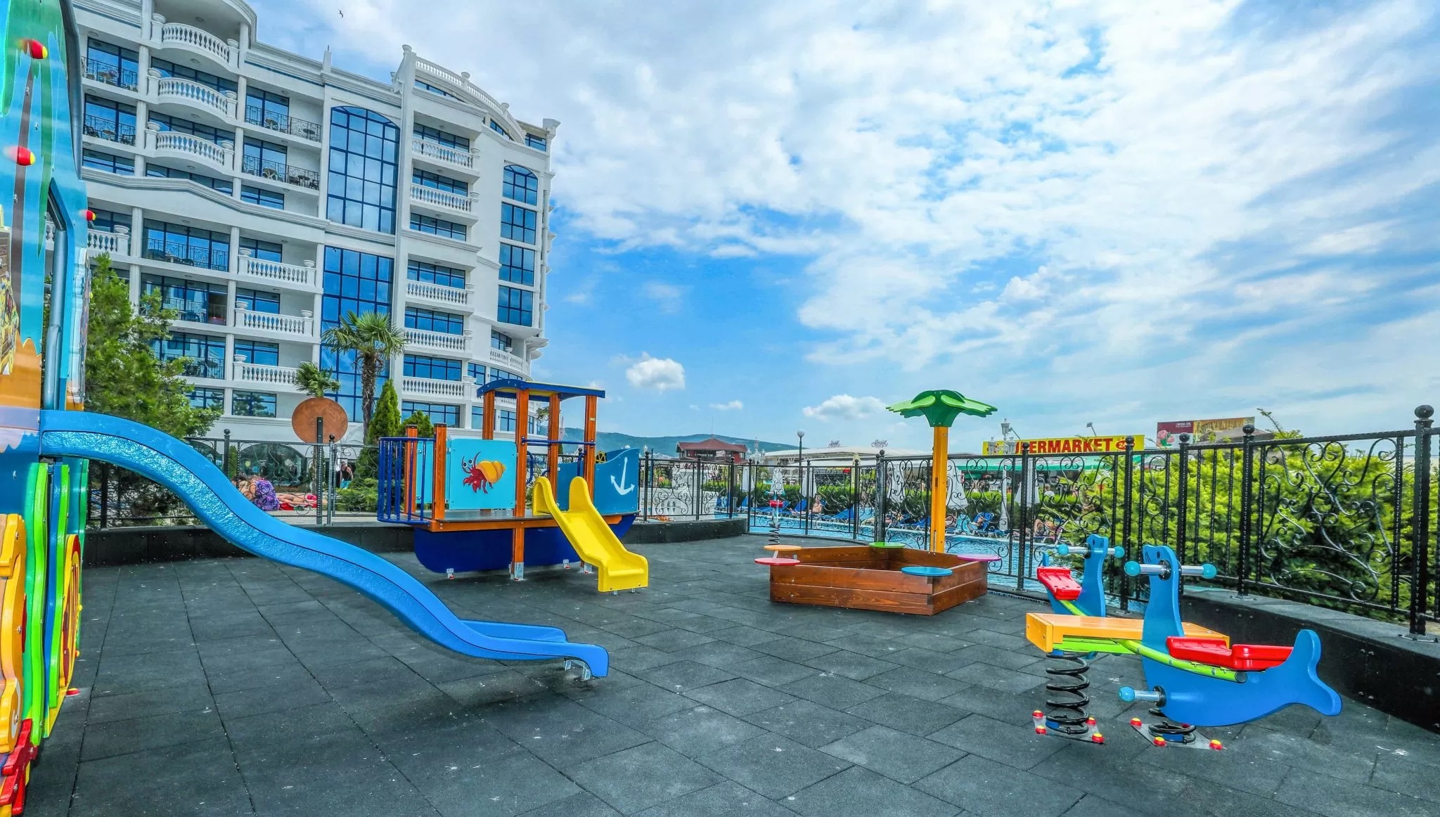 Chaika Beach Resort Hotel-Decije igraliste.jpg