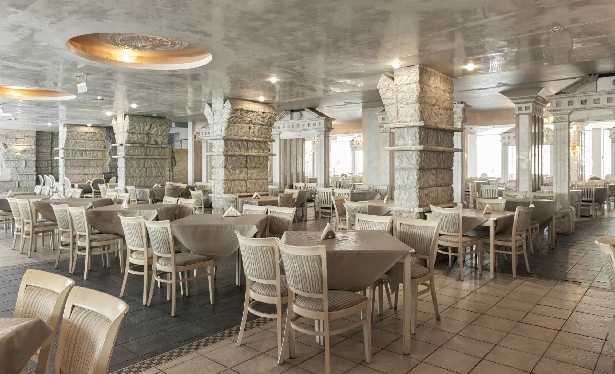 Chaika Beach Resort Hotel-Restoran.jpg