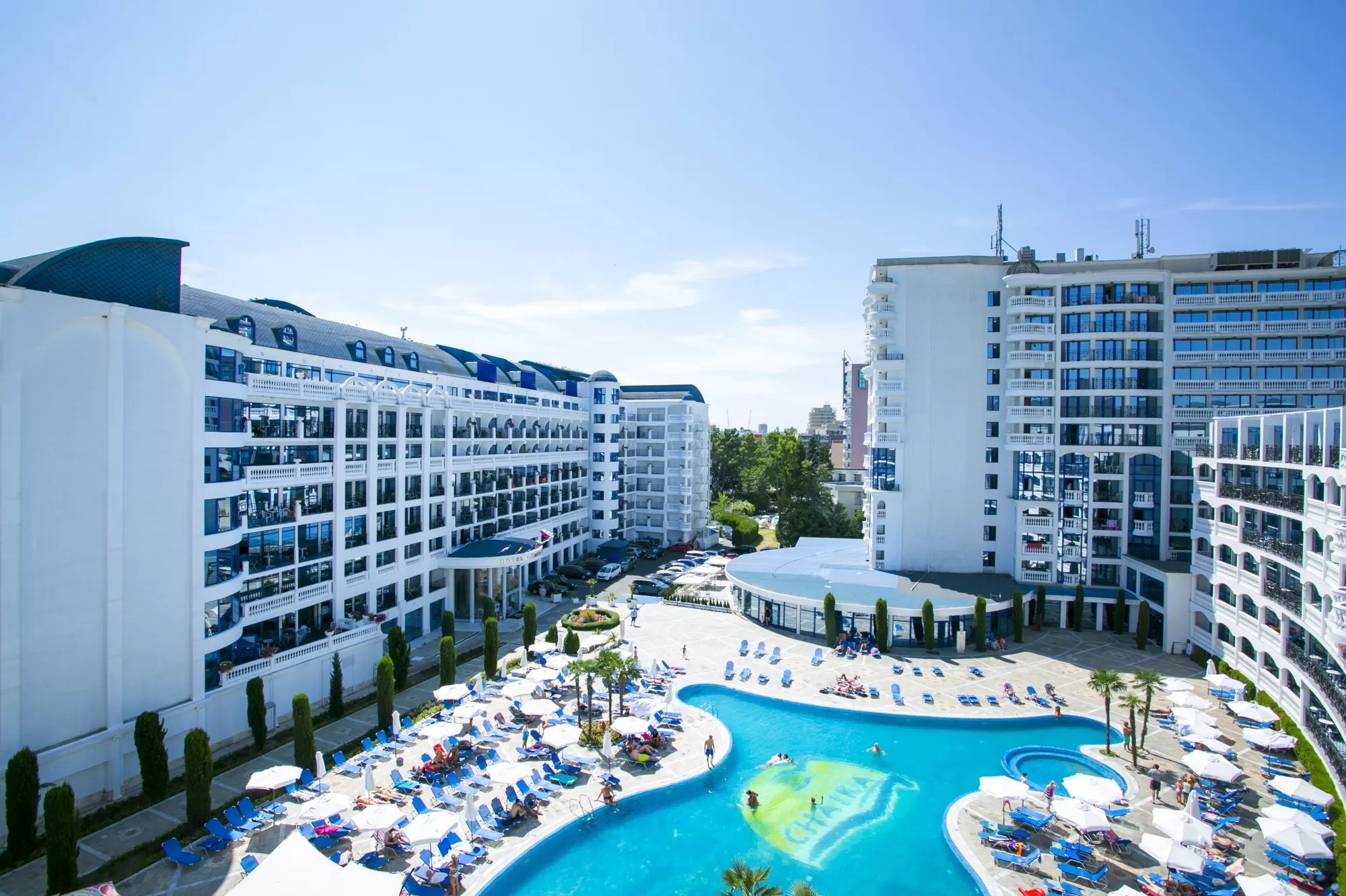 Chaika Beach Resort-Hotelski kompleks.jpg