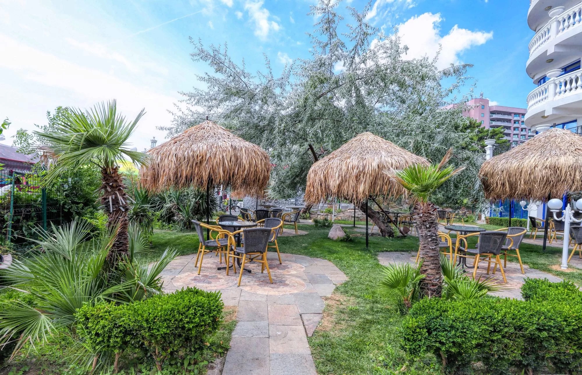 Chaika Beach Resort-Irski pab.jpg