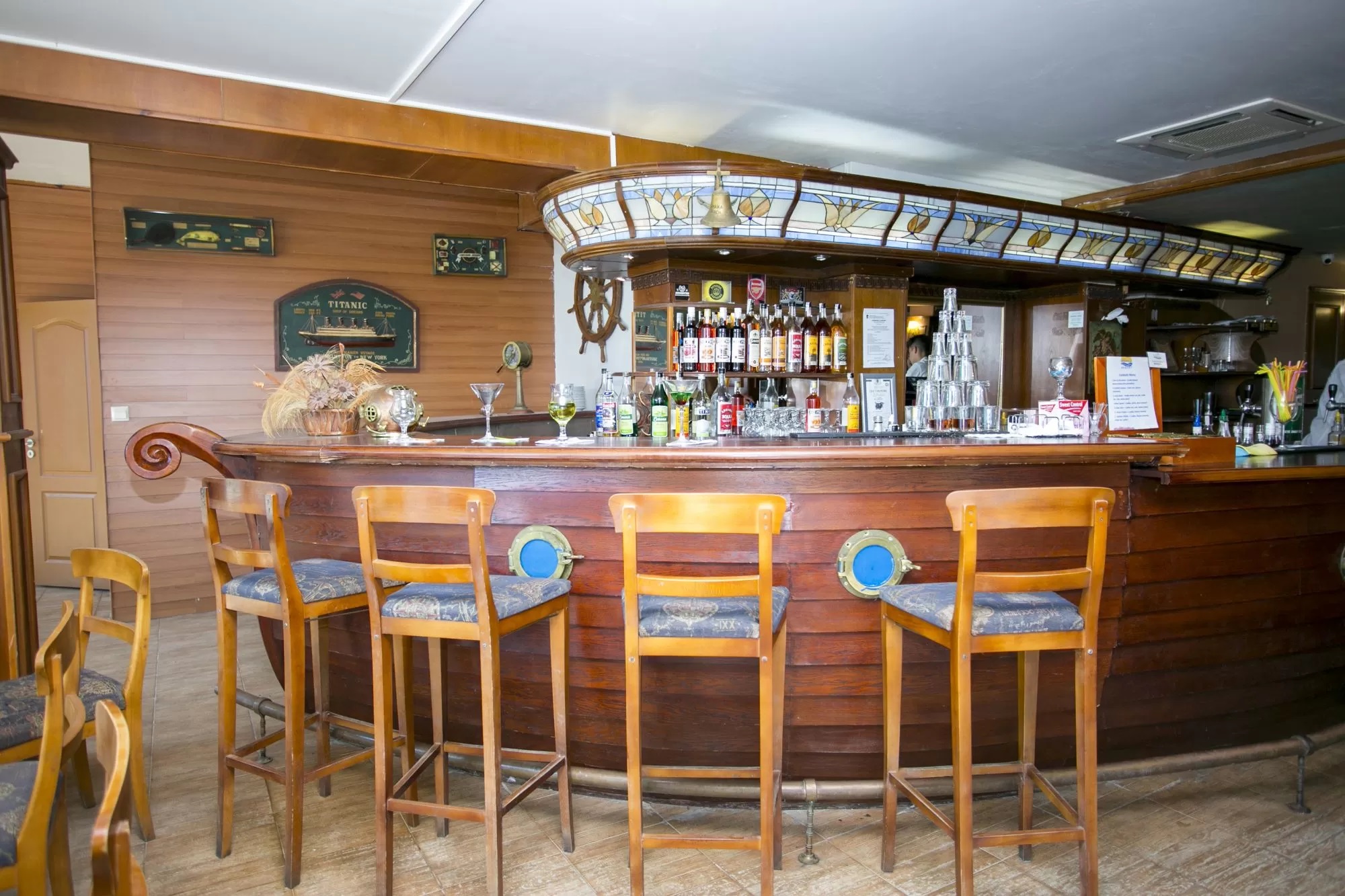 Hotel Chaika Beach Resort-Irski pab.jpg