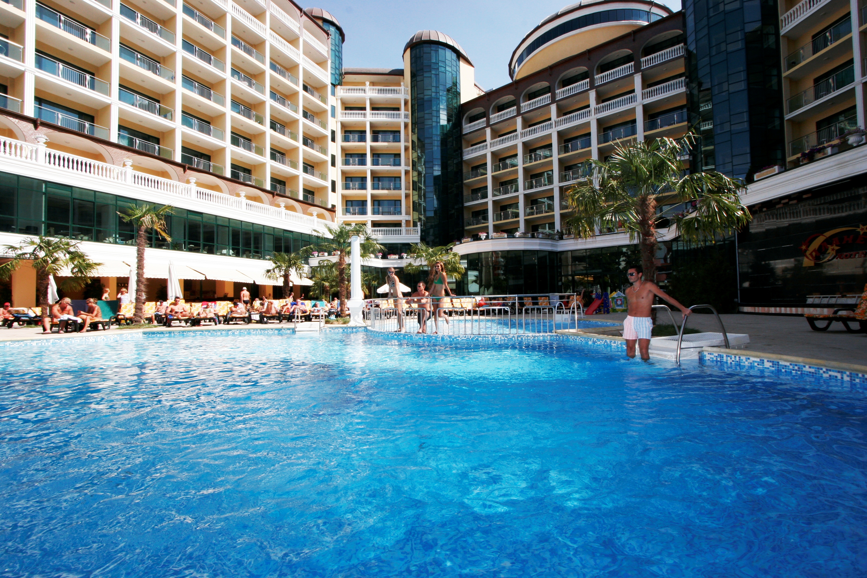 Planeta Hotel & Aquapark-Bazen.jpg