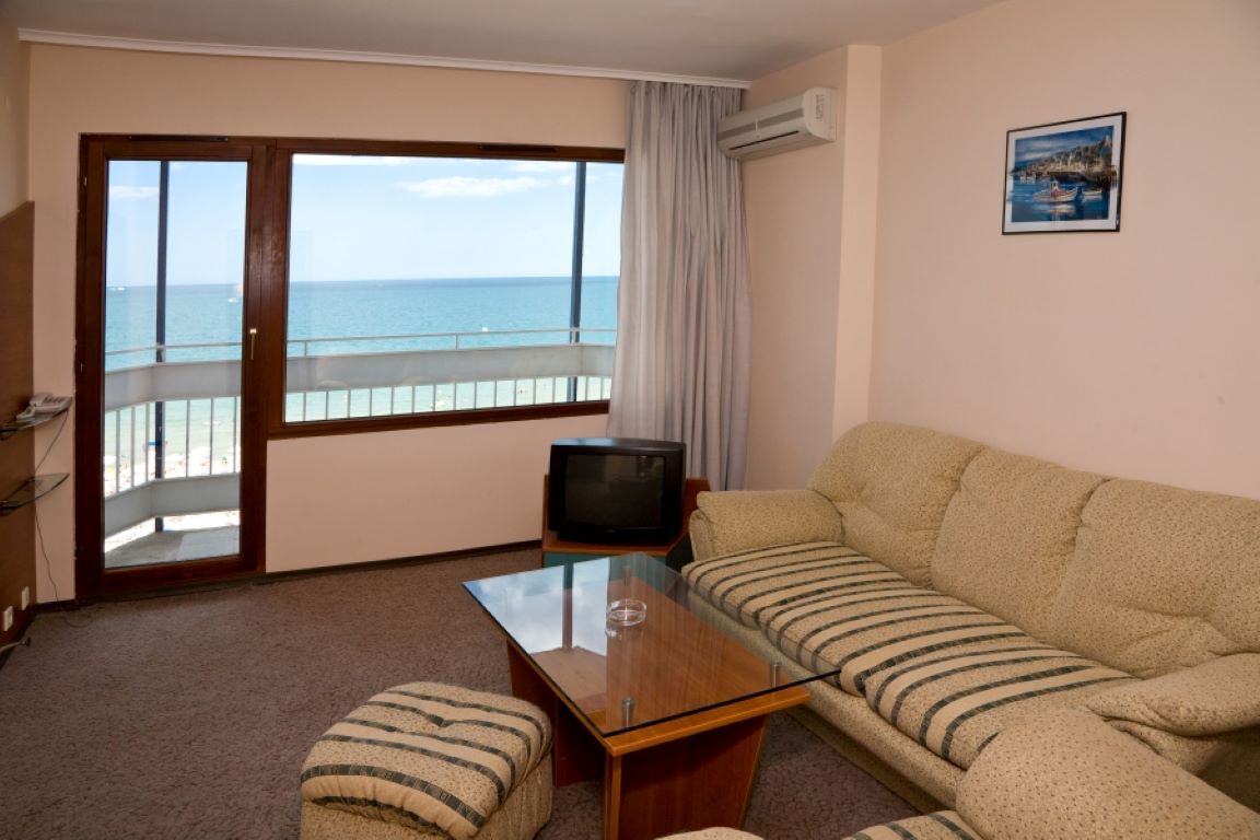 Burgas Beach Hotel-Suite.jpg