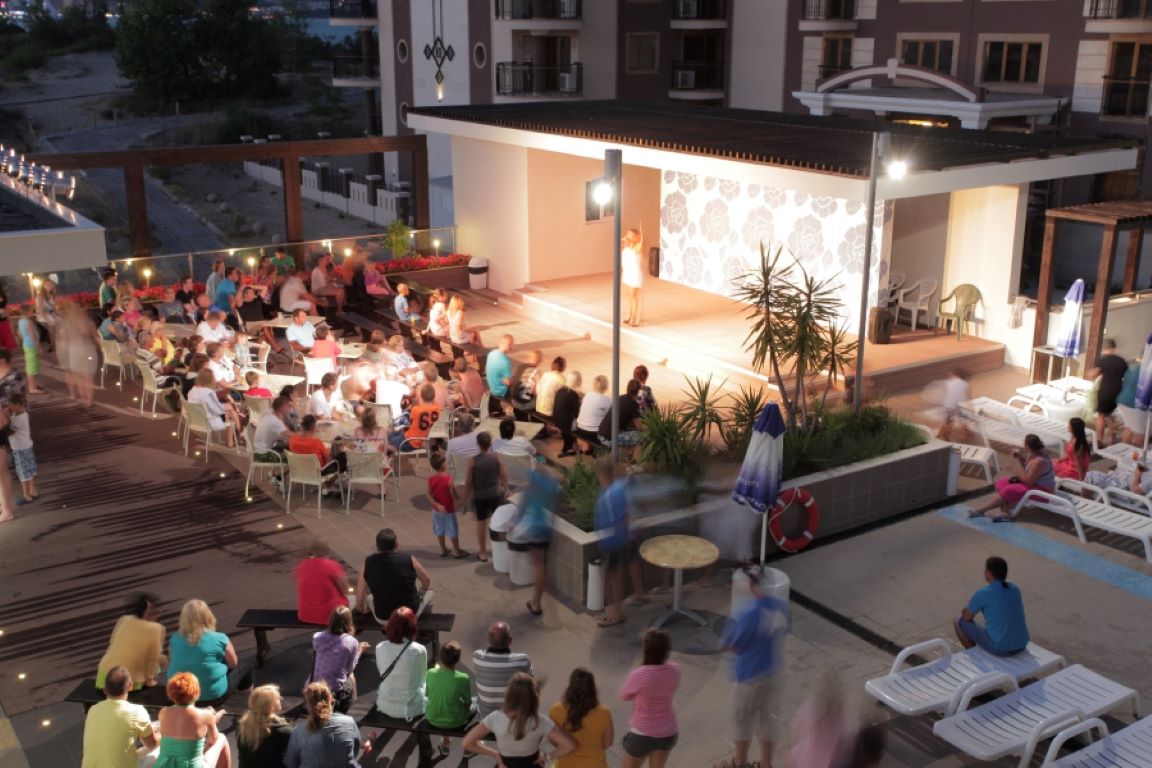 Burgas Beach Hotel-Vecernja animacija.jpg