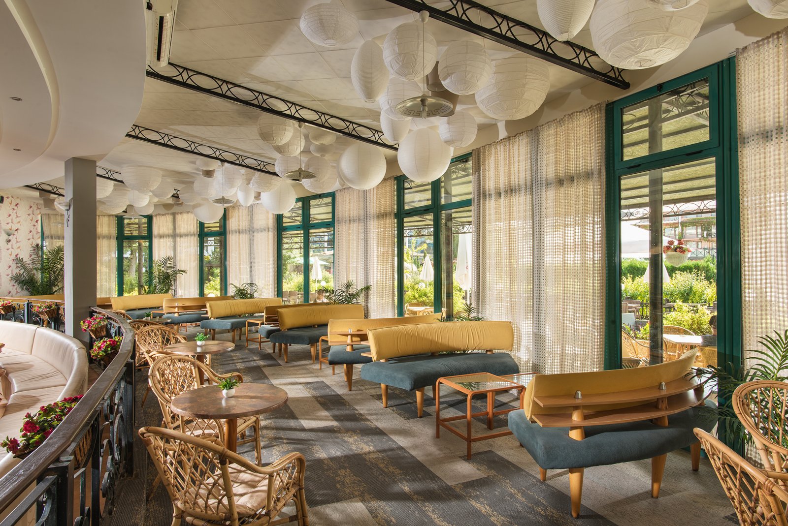 Hotel Das Club Sunny Beach-Terasa lobija.jpg