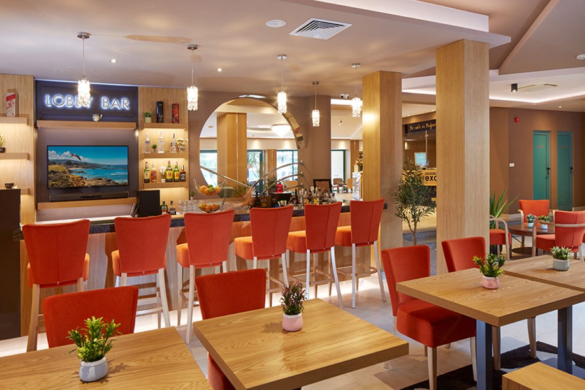 Diamond Hotel-Lobby bar.jpg