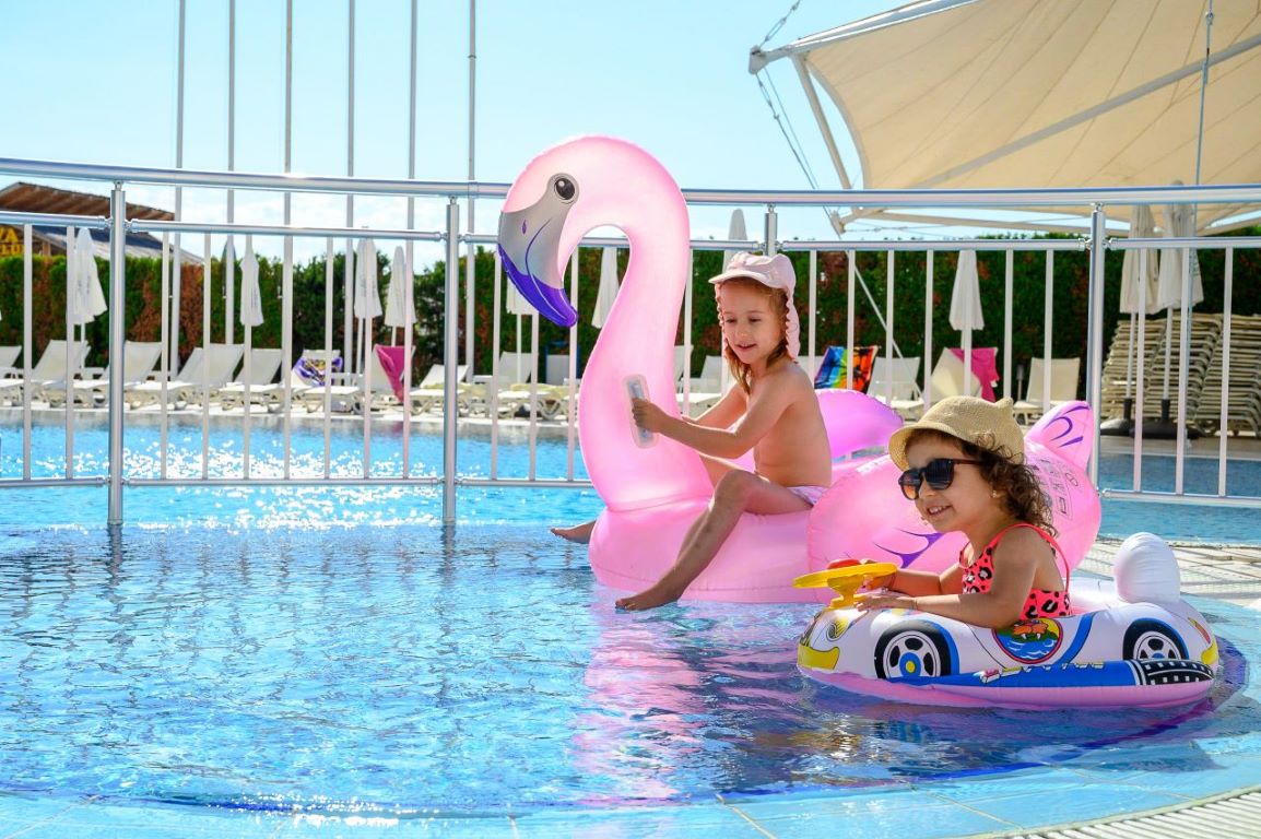 Effect Grand Victoria hotel bazen za decu.jpg