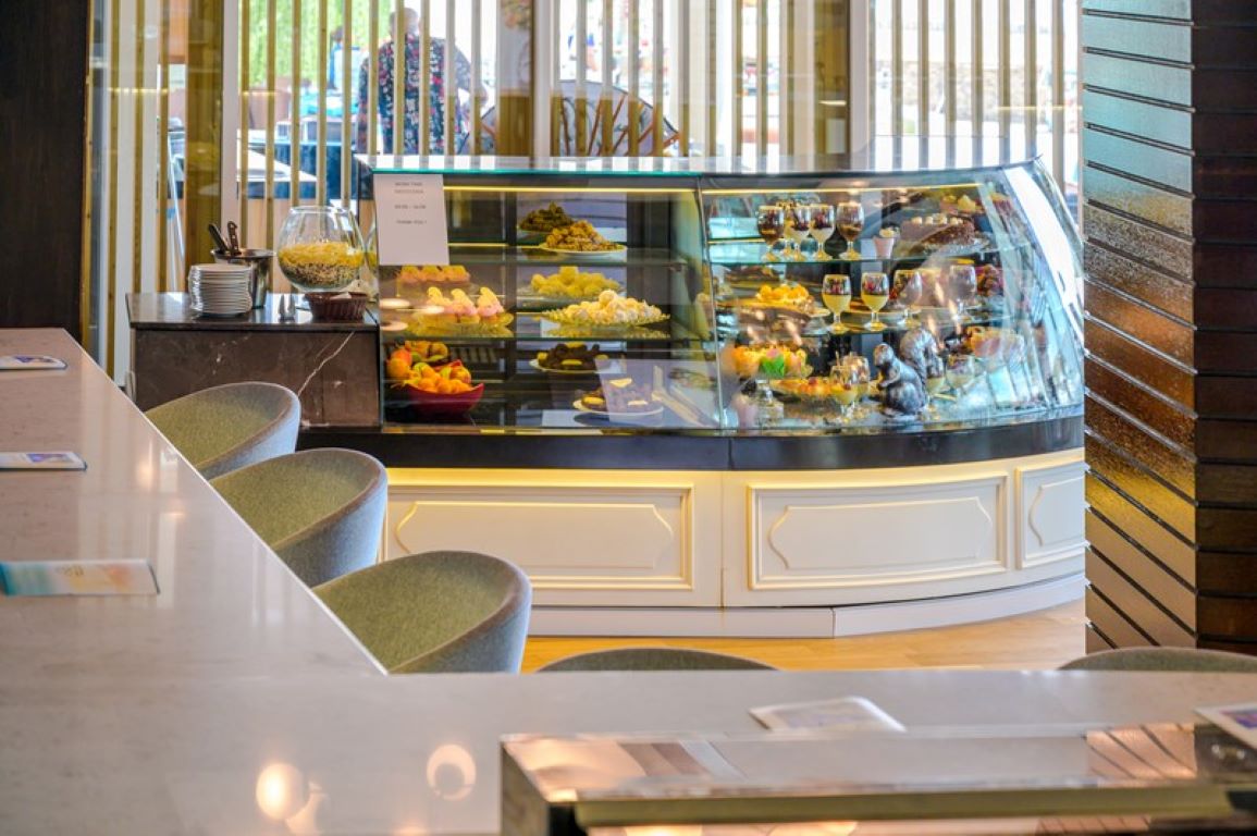 Effect Grand Victoria hotel lobby bar.jpg