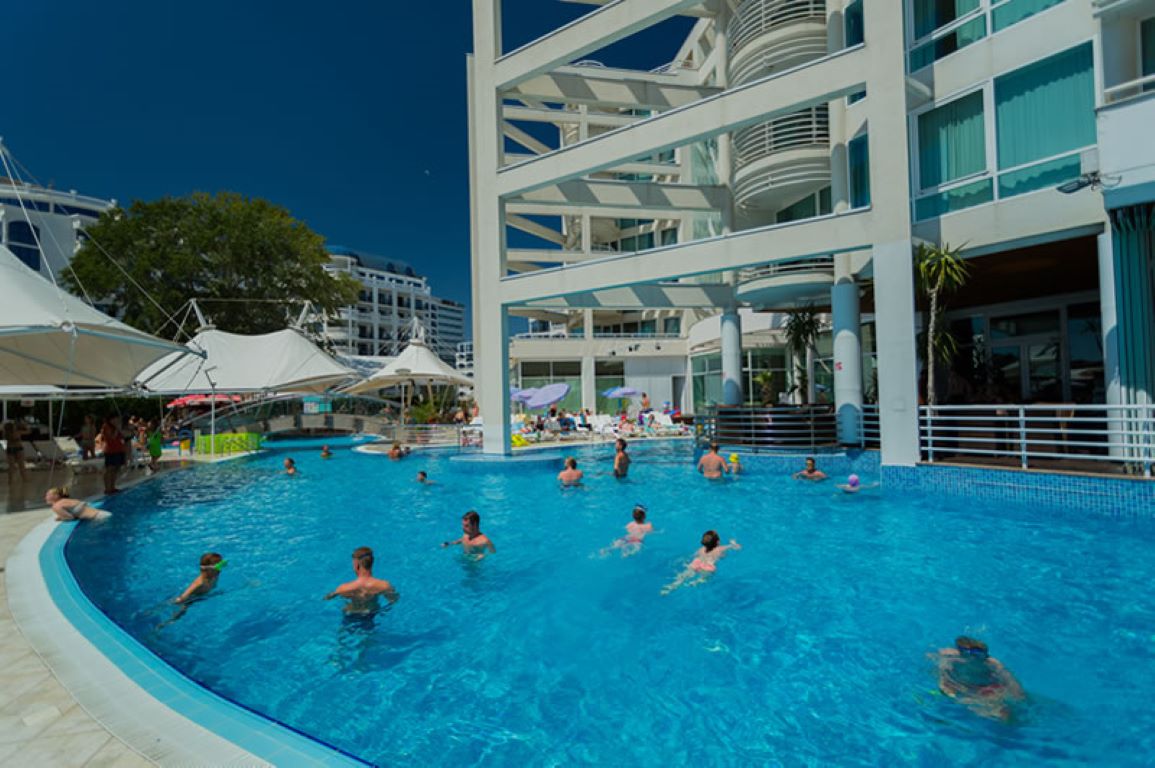 Effect Grand Victoria hotel spoljni bazen – kopija.jpg
