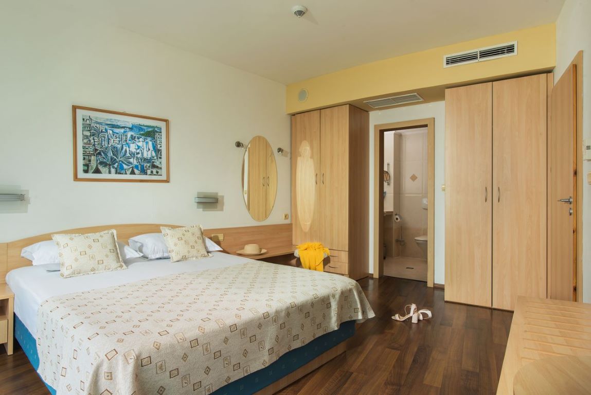 Effect Grand Victoria hotel unutrasnjost sobe.jpg