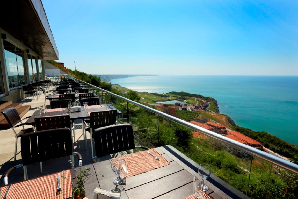 Hotel Topola Skies-Terasa restorana.jpg