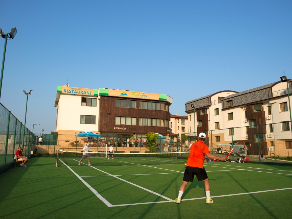 Topola Skies Hotel-Teniski teren.jpg