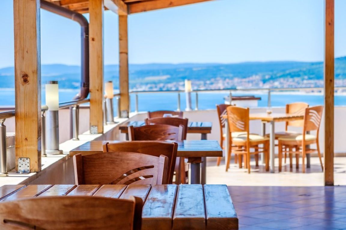 Hotel Vemara Club-Terasa restorana.jpg