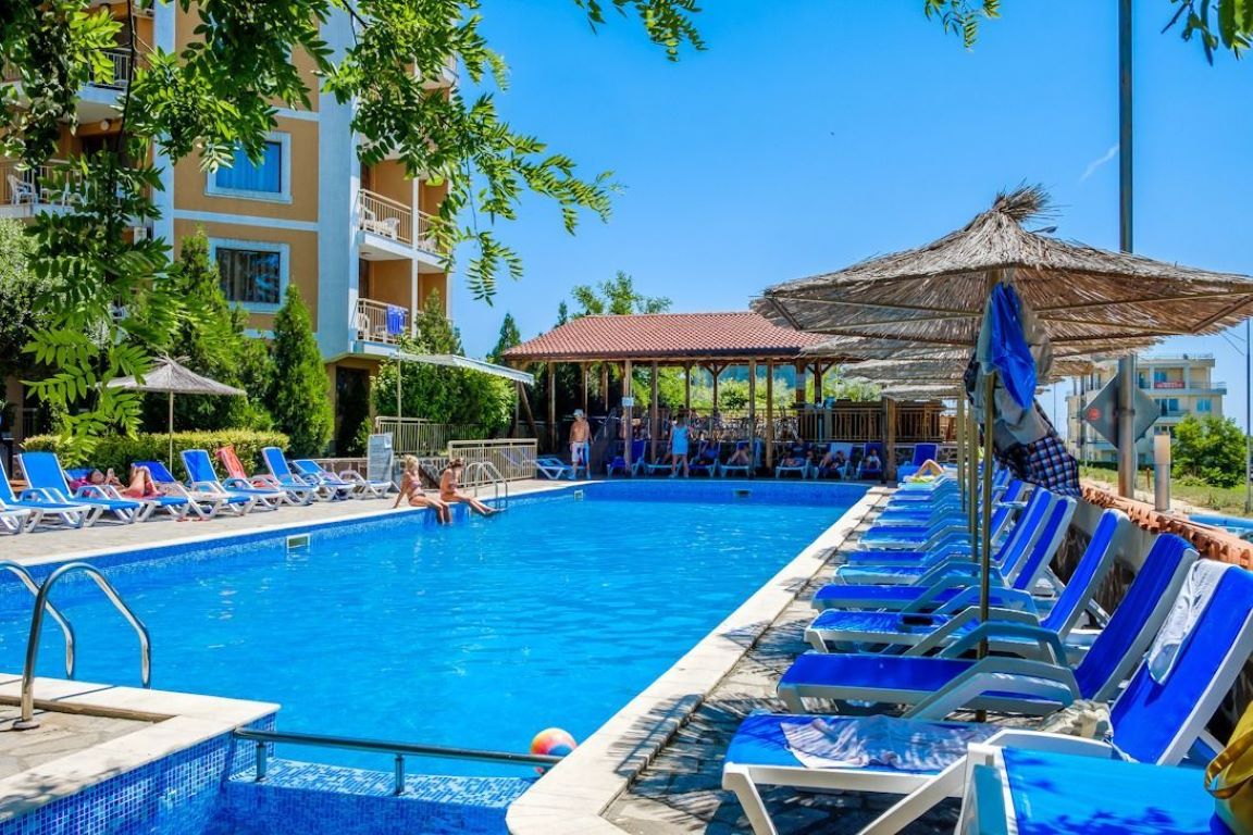 Vemara Club Hotel-Bazen.jpg