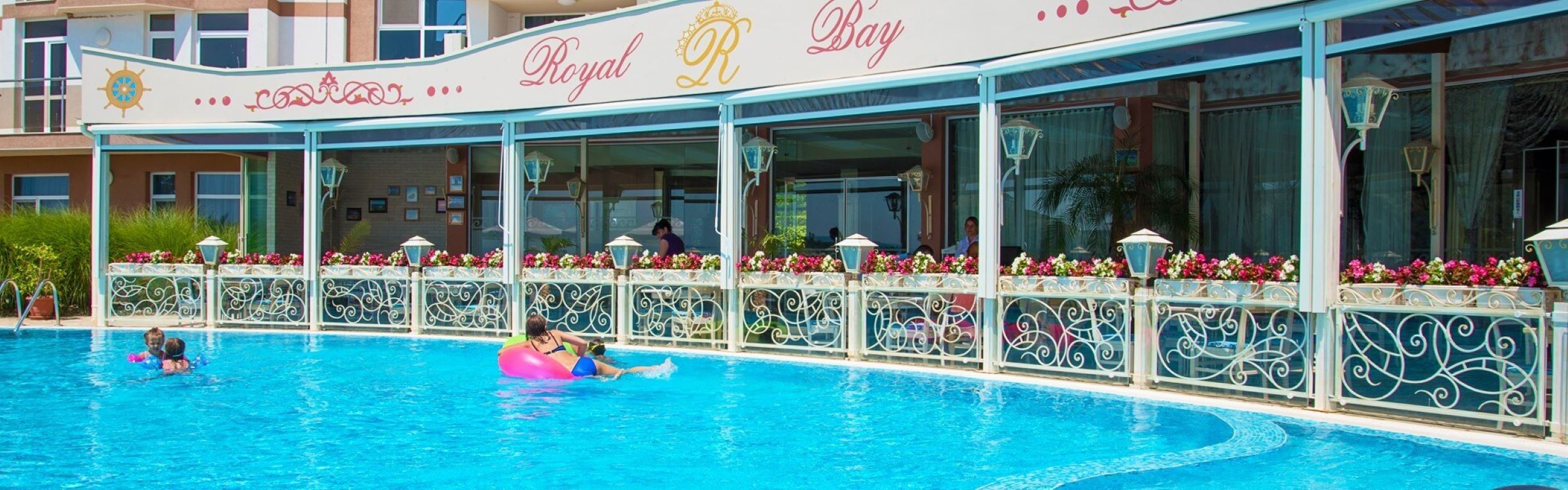 Hotel Royal Bay Kavarna-Bazen.jpg