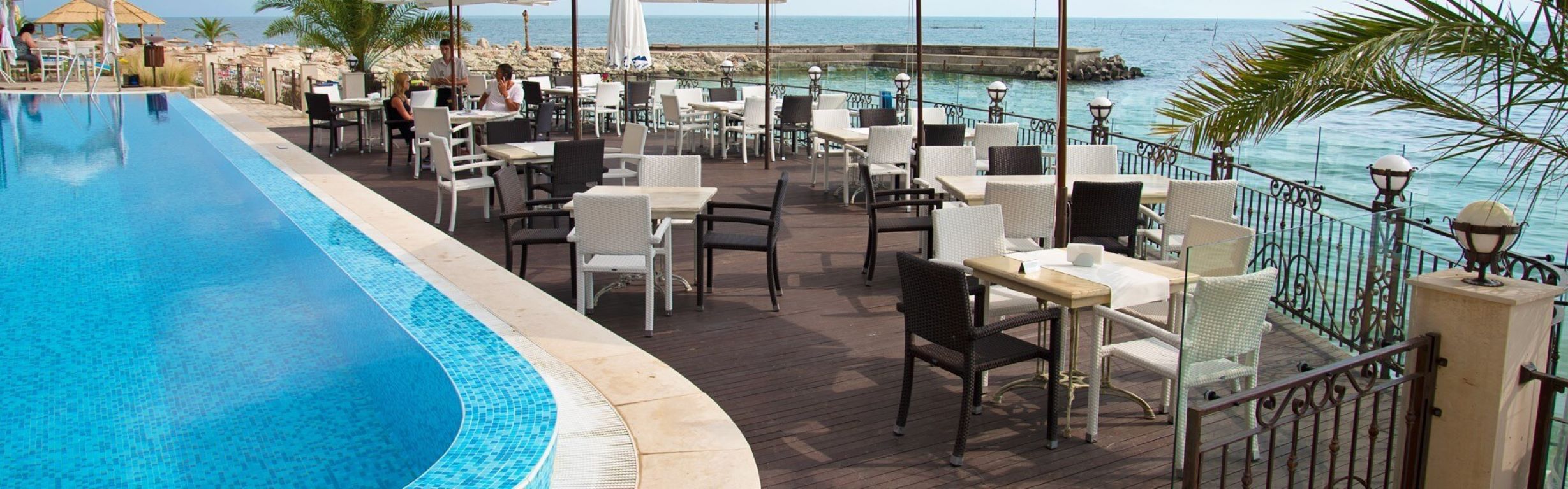 Hotel Royal Bay Kavarna-Terasa restorana.jpg