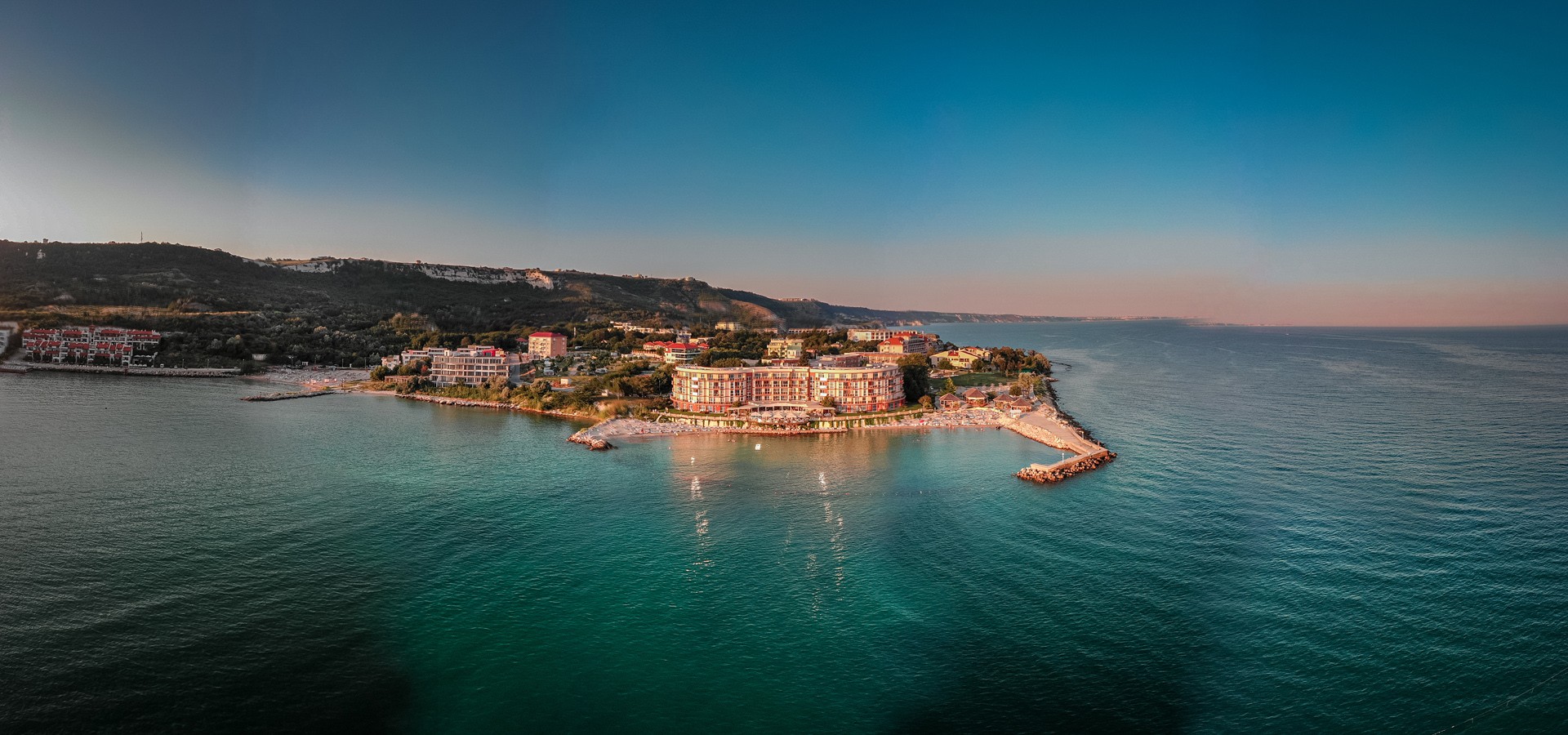 Royal Bay Kavarna Hotel-Oblast hotela.jpg