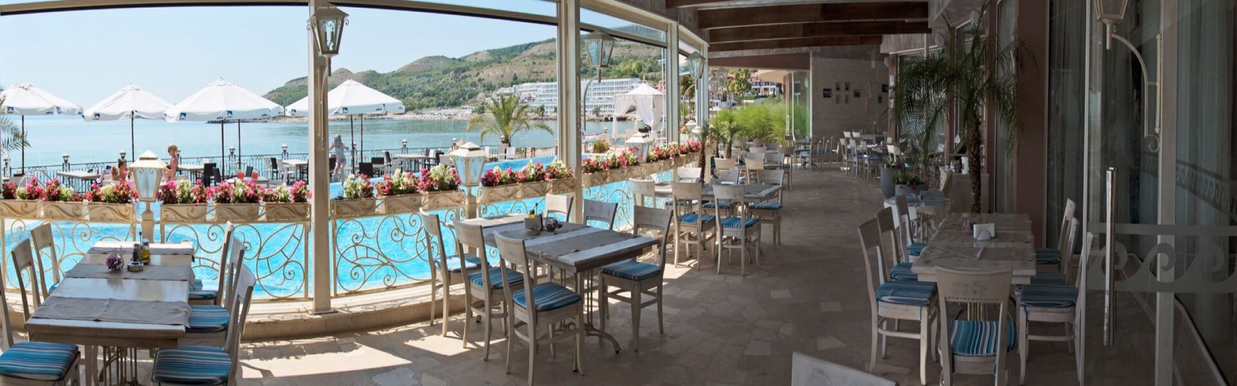 Royal Bay Kavarna-Terasa restorana.jpg