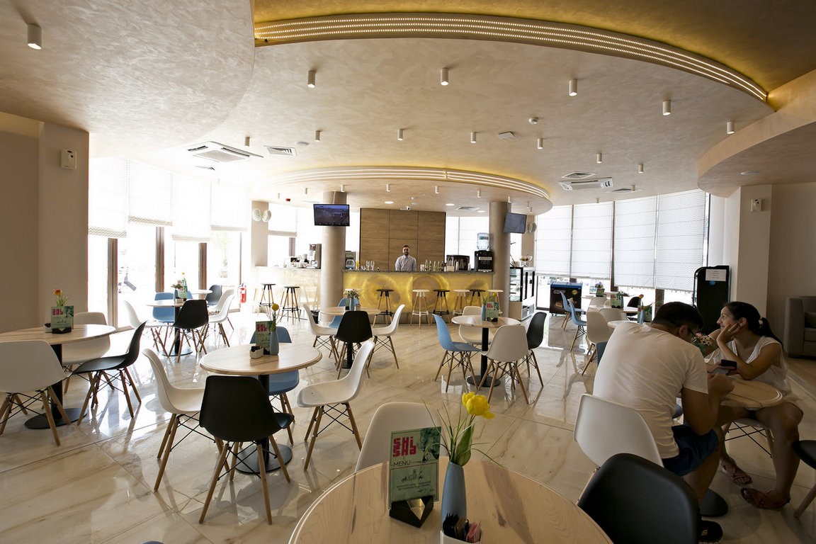 Royal Grand Hotel & Spa-Bar.jpg