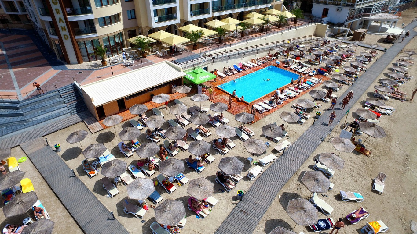 Royal Grand Hotel & Spa-Bazen.jpg