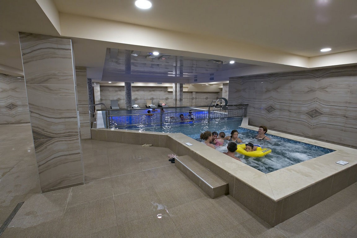 Royal Grand Hotel & Spa-Deciji bazen.jpg