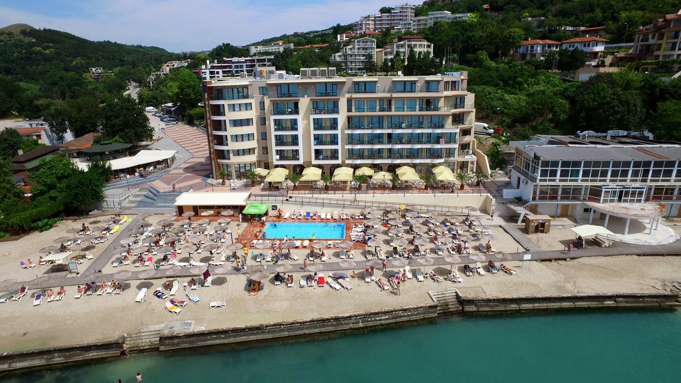 Royal Grand Hotel & Spa-Platforma.jpg